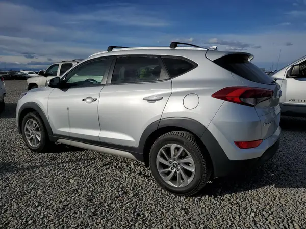KM8J3CA42JU639890 2018 HYUNDAI TUCSON - Image 2