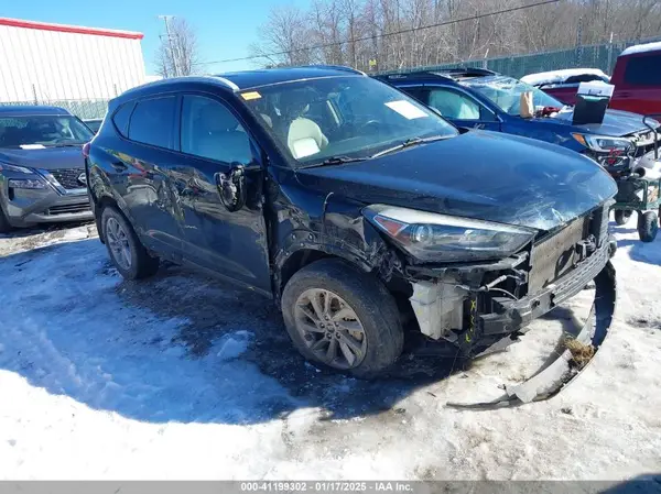 KM8J3CA42JU643213 2018 HYUNDAI TUCSON - Image 1