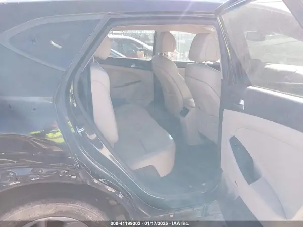 KM8J3CA42JU643213 2018 HYUNDAI TUCSON - Image 8