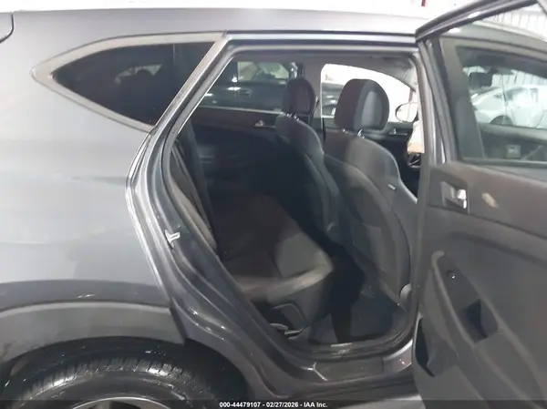 KM8J3CA42JU643437 2018 HYUNDAI TUCSON - Image 8
