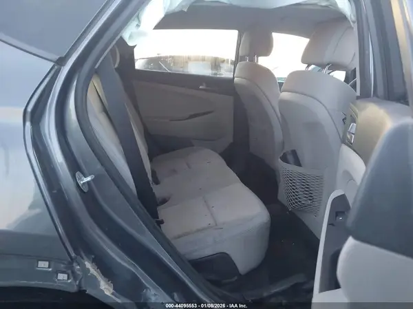 KM8J3CA42JU643955 2018 HYUNDAI TUCSON - Image 8