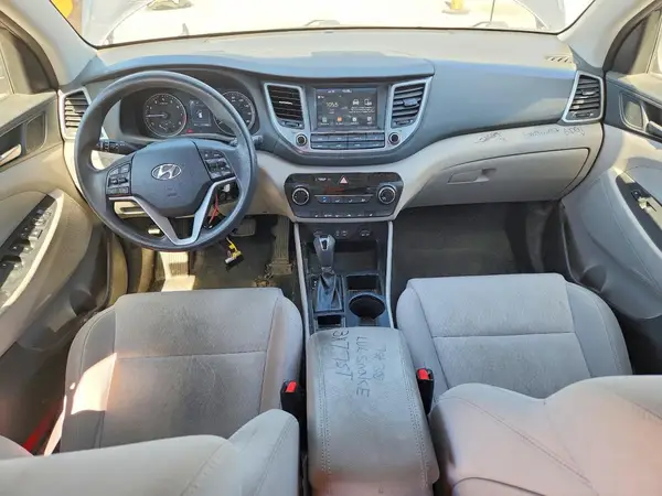 KM8J3CA42JU648010 2018 HYUNDAI TUCSON - Image 8