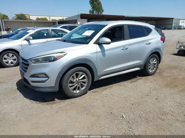 KM8J3CA42JU651196 2018 HYUNDAI TUCSON - Image 2