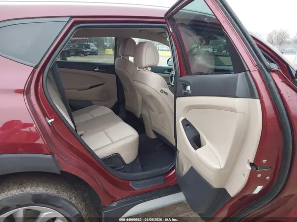 KM8J3CA42JU654342 2018 HYUNDAI TUCSON - Image 8