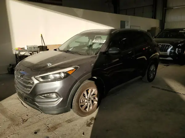 KM8J3CA42JU654874 2018 HYUNDAI TUCSON - Image 1