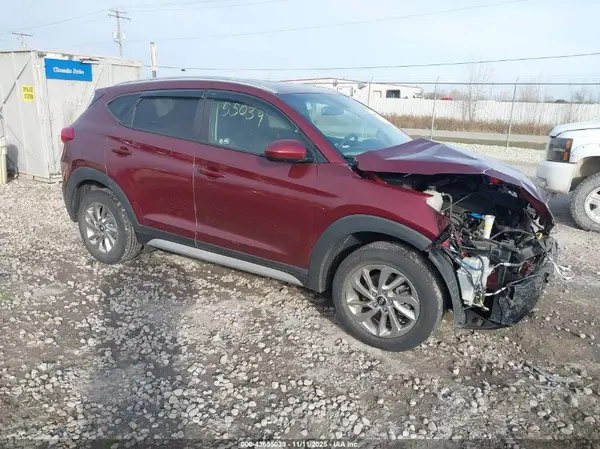 KM8J3CA42JU658262 2018 HYUNDAI TUCSON - Image 1