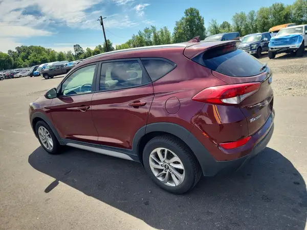KM8J3CA42JU662439 2018 HYUNDAI TUCSON - Image 2