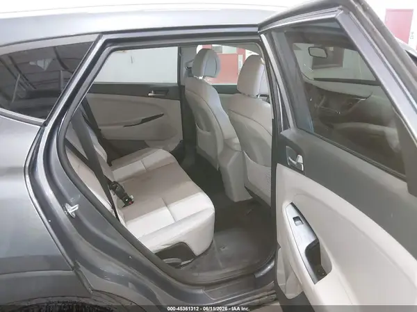 KM8J3CA42JU666622 2018 HYUNDAI TUCSON - Image 8