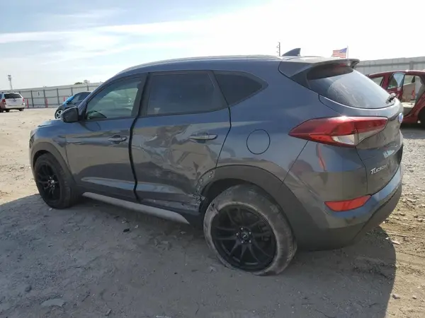 KM8J3CA42JU667348 2018 HYUNDAI TUCSON - Image 2