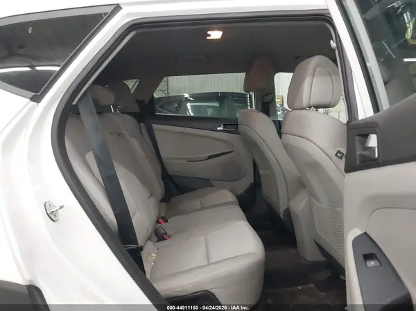 KM8J3CA42JU672808 2018 HYUNDAI TUCSON - Image 8