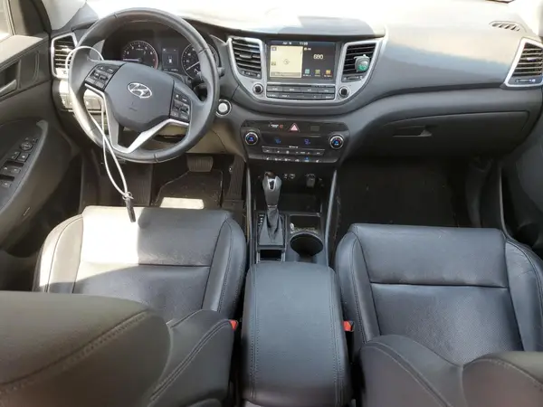 KM8J3CA42JU673747 2018 HYUNDAI TUCSON - Image 8