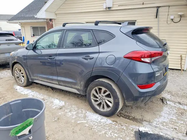 KM8J3CA42JU676213 2018 HYUNDAI TUCSON - Image 2