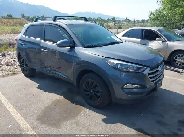 KM8J3CA42JU682593 2018 HYUNDAI TUCSON - Image 1