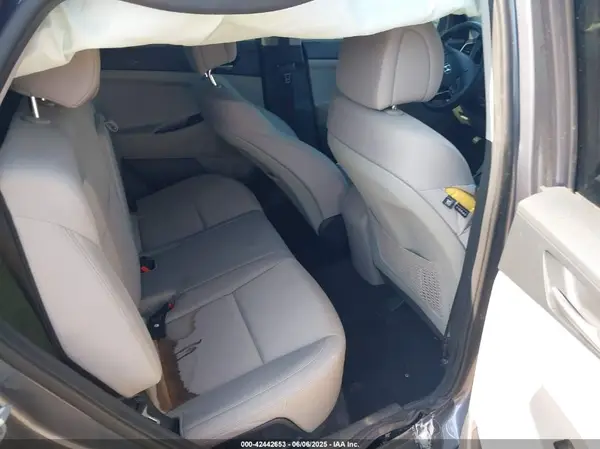 KM8J3CA42JU682593 2018 HYUNDAI TUCSON - Image 8