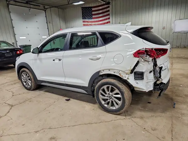 KM8J3CA42JU684795 2018 HYUNDAI TUCSON - Image 2