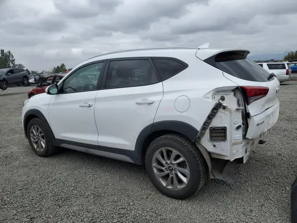 KM8J3CA42JU685204 2018 HYUNDAI TUCSON - Image 2