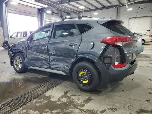 KM8J3CA42JU692198 2018 HYUNDAI TUCSON - Image 2