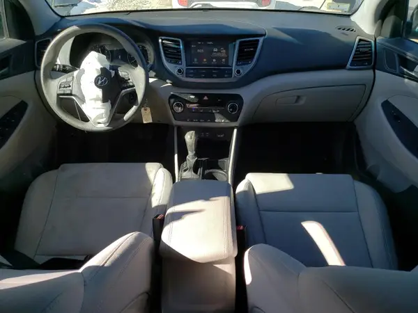 KM8J3CA42JU694727 2018 HYUNDAI TUCSON - Image 8
