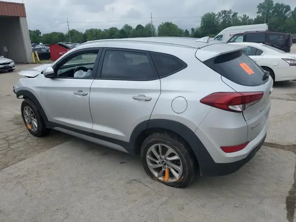 KM8J3CA42JU694923 2018 HYUNDAI TUCSON - Image 2