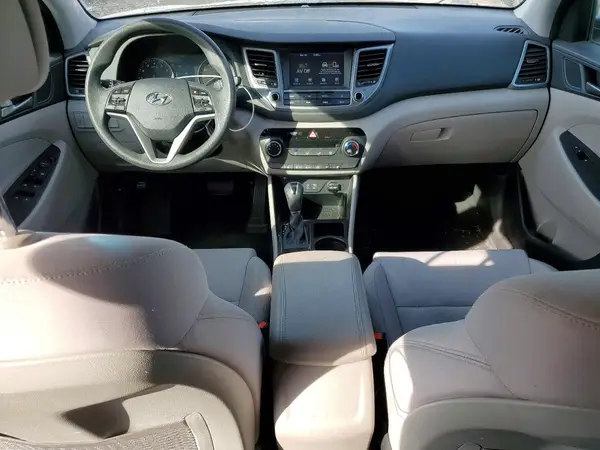 KM8J3CA42JU697062 2018 HYUNDAI TUCSON - Image 8