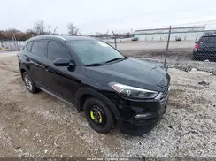 KM8J3CA42JU700400 2018 HYUNDAI TUCSON