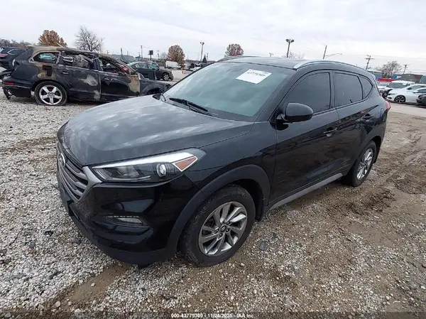 KM8J3CA42JU700400 2018 HYUNDAI TUCSON - Image 2