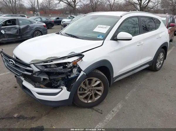 KM8J3CA42JU705290 2018 HYUNDAI TUCSON - Image 2