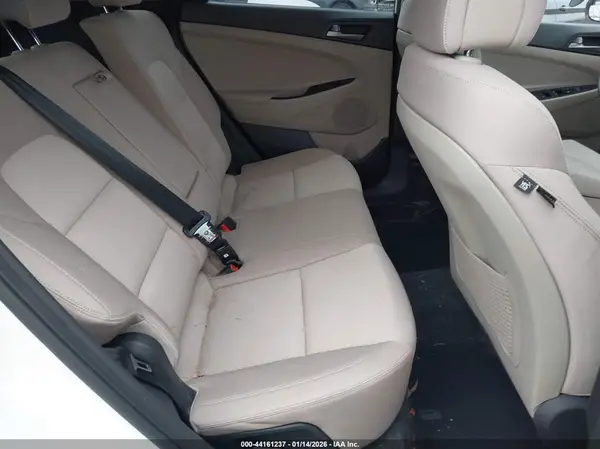 KM8J3CA42JU705290 2018 HYUNDAI TUCSON - Image 8