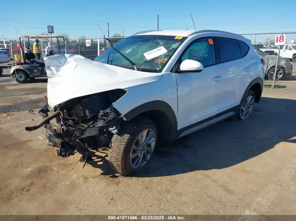 KM8J3CA42JU708190 2018 HYUNDAI TUCSON - Image 2