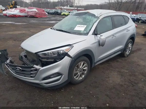KM8J3CA42JU708447 2018 HYUNDAI TUCSON - Image 2