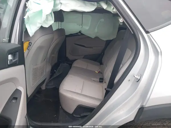 KM8J3CA42JU708447 2018 HYUNDAI TUCSON - Image 8