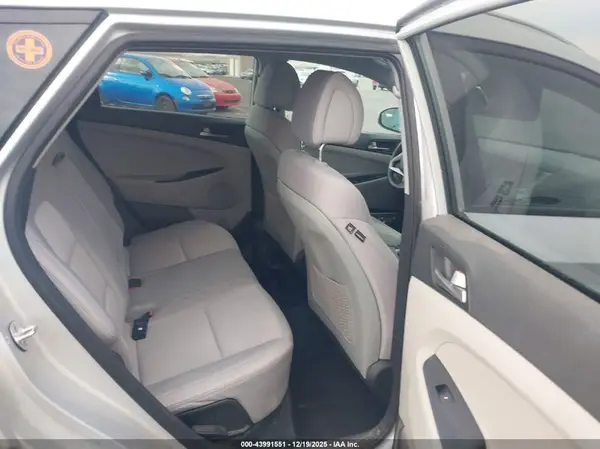 KM8J3CA42JU709436 2018 HYUNDAI TUCSON - Image 8