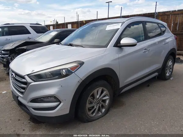 KM8J3CA42JU717259 2018 HYUNDAI TUCSON - Image 2