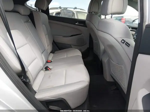 KM8J3CA42JU717259 2018 HYUNDAI TUCSON - Image 8