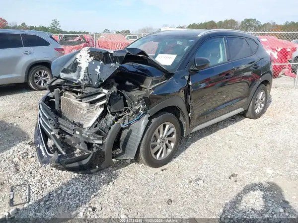 KM8J3CA42JU719142 2018 HYUNDAI TUCSON - Image 2