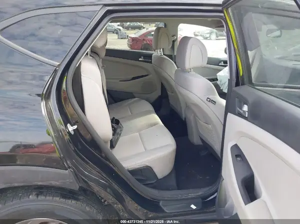 KM8J3CA42JU719142 2018 HYUNDAI TUCSON - Image 8
