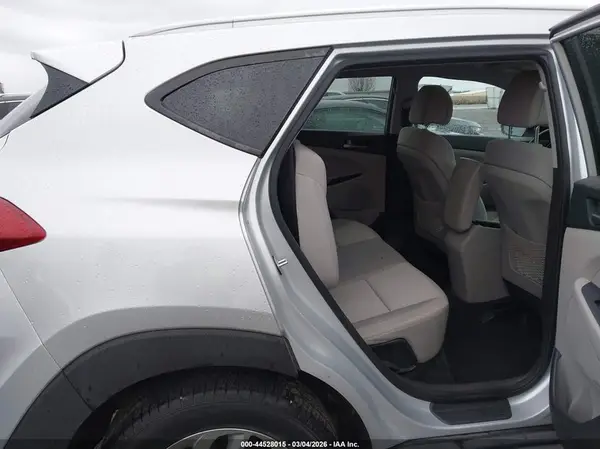 KM8J3CA42JU719691 2018 HYUNDAI TUCSON - Image 8