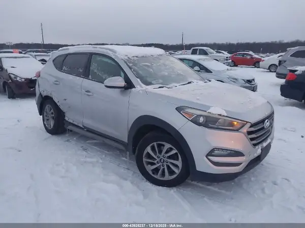 KM8J3CA42JU736605 2018 HYUNDAI TUCSON - Image 1
