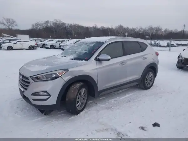 KM8J3CA42JU736605 2018 HYUNDAI TUCSON - Image 2