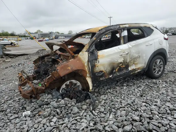 KM8J3CA42JU737690 2018 HYUNDAI TUCSON - Image 1