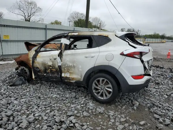KM8J3CA42JU737690 2018 HYUNDAI TUCSON - Image 2