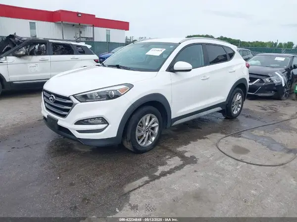 KM8J3CA42JU738094 2018 HYUNDAI TUCSON - Image 2