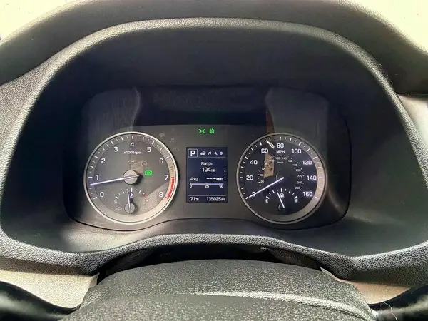 KM8J3CA42JU744526 2018 HYUNDAI TUCSON - Image 8