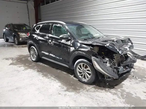 KM8J3CA42JU744994 2018 HYUNDAI TUCSON - Image 1