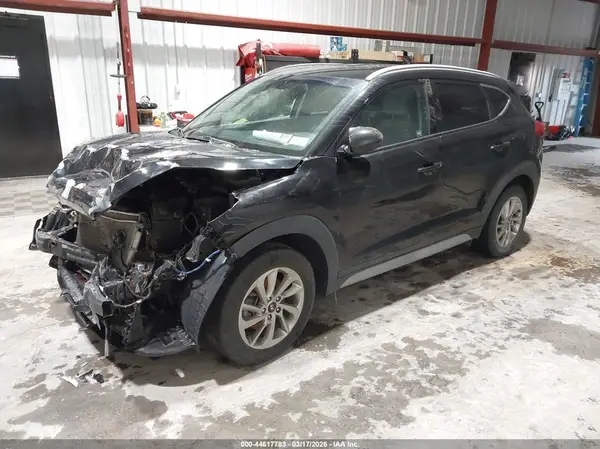 KM8J3CA42JU744994 2018 HYUNDAI TUCSON - Image 2