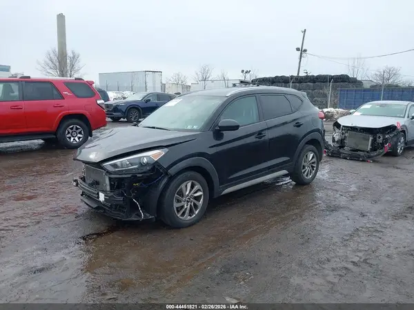 KM8J3CA42JU746762 2018 HYUNDAI TUCSON - Image 2
