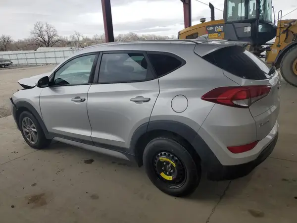 KM8J3CA42JU750939 2018 HYUNDAI TUCSON - Image 2