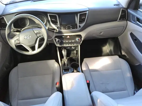 KM8J3CA42JU755901 2018 HYUNDAI TUCSON - Image 8