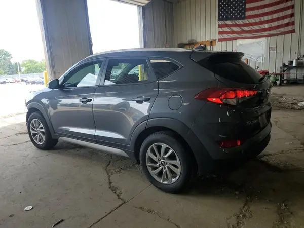 KM8J3CA42JU766087 2018 HYUNDAI TUCSON - Image 2