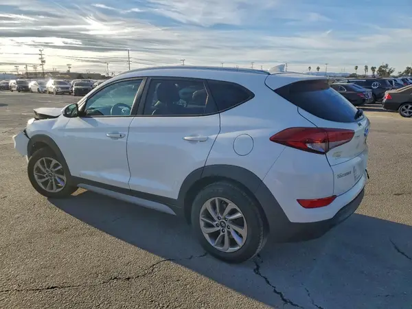 KM8J3CA42JU769720 2018 HYUNDAI TUCSON - Image 2